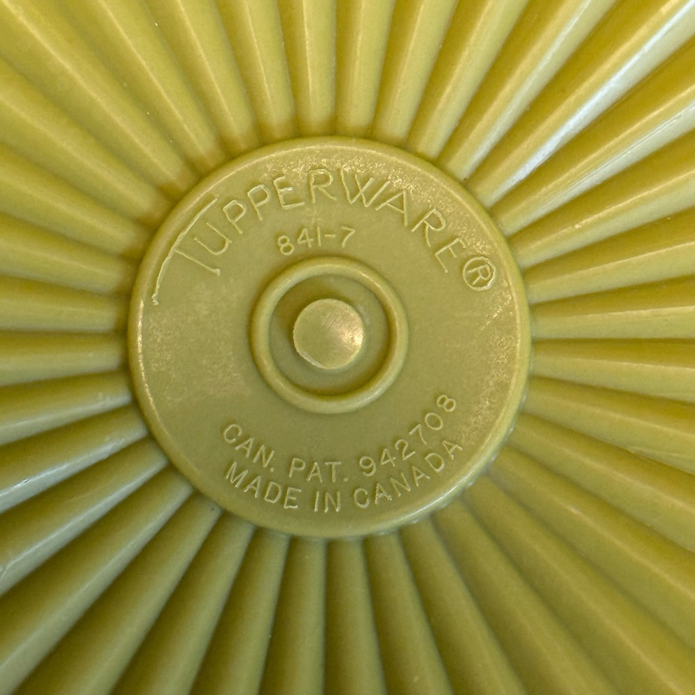 Vintage Retro Tupperware Sunburst containers MADE IN CANADA - Picture 3 of 7